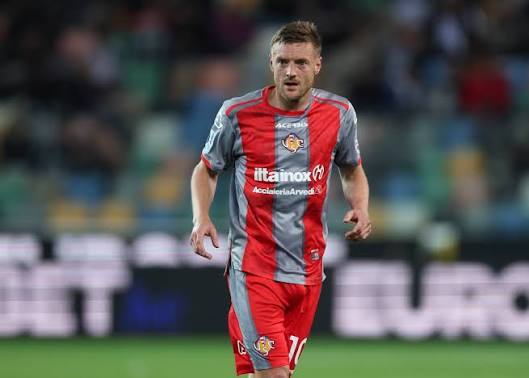 Veteran striker Jamie Vardy joins Burnley