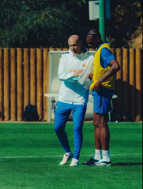 France head coach Zinedine Zidane conducting training sessions. PHOTO/https://www.facebook.com/equipedefrance/photos