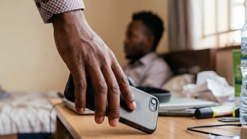 Digital detox: 3 warning signs your phone habit is taking over your life