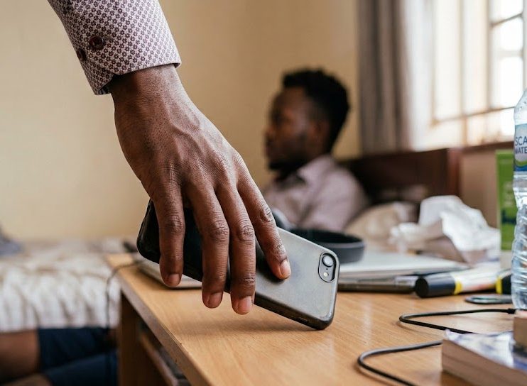 Digital detox: 3 warning signs your phone habit is taking over your life